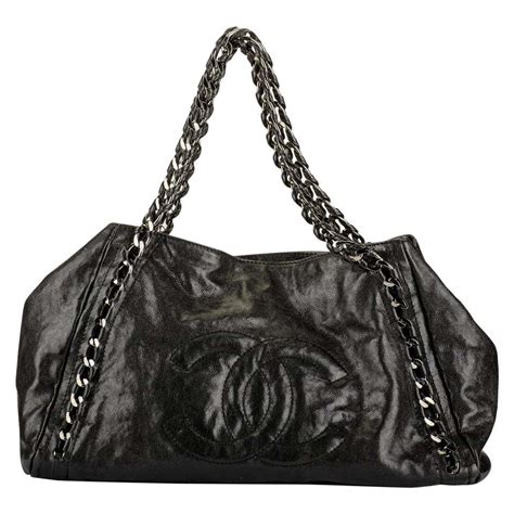 chanel oversized leather chain handbag